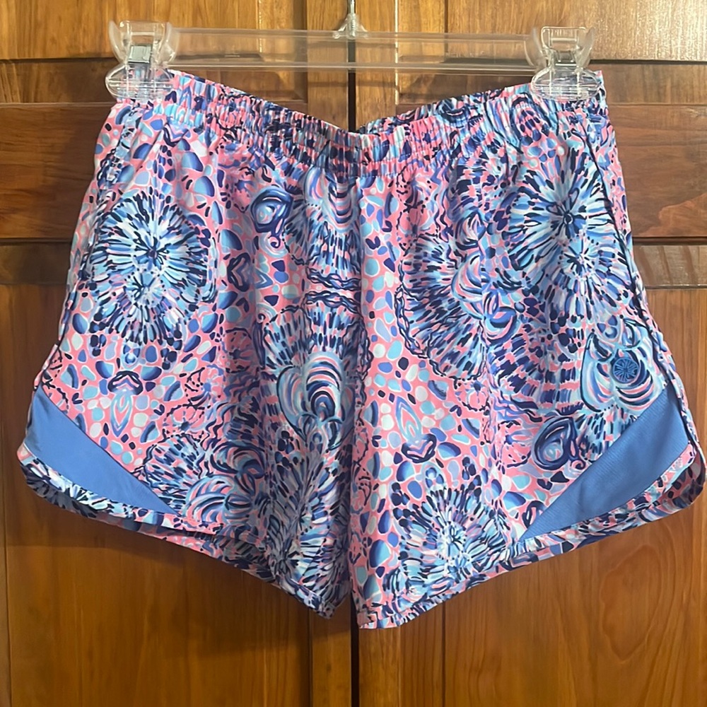 Lilly Pulitzer Luxletic short
Womens XXS
WORN/washed 1x
Vivid coloring